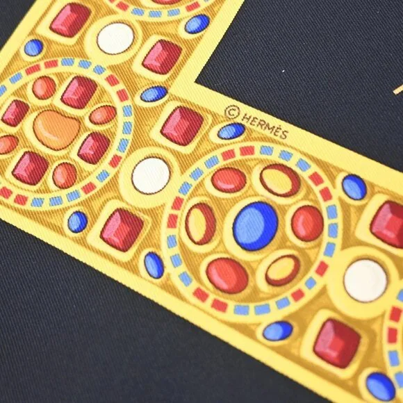 HERMES XL Carre Scarf Le Triomphe du Paladin 100% Silk Black Gold 69RL761 - Picture 10 of 10